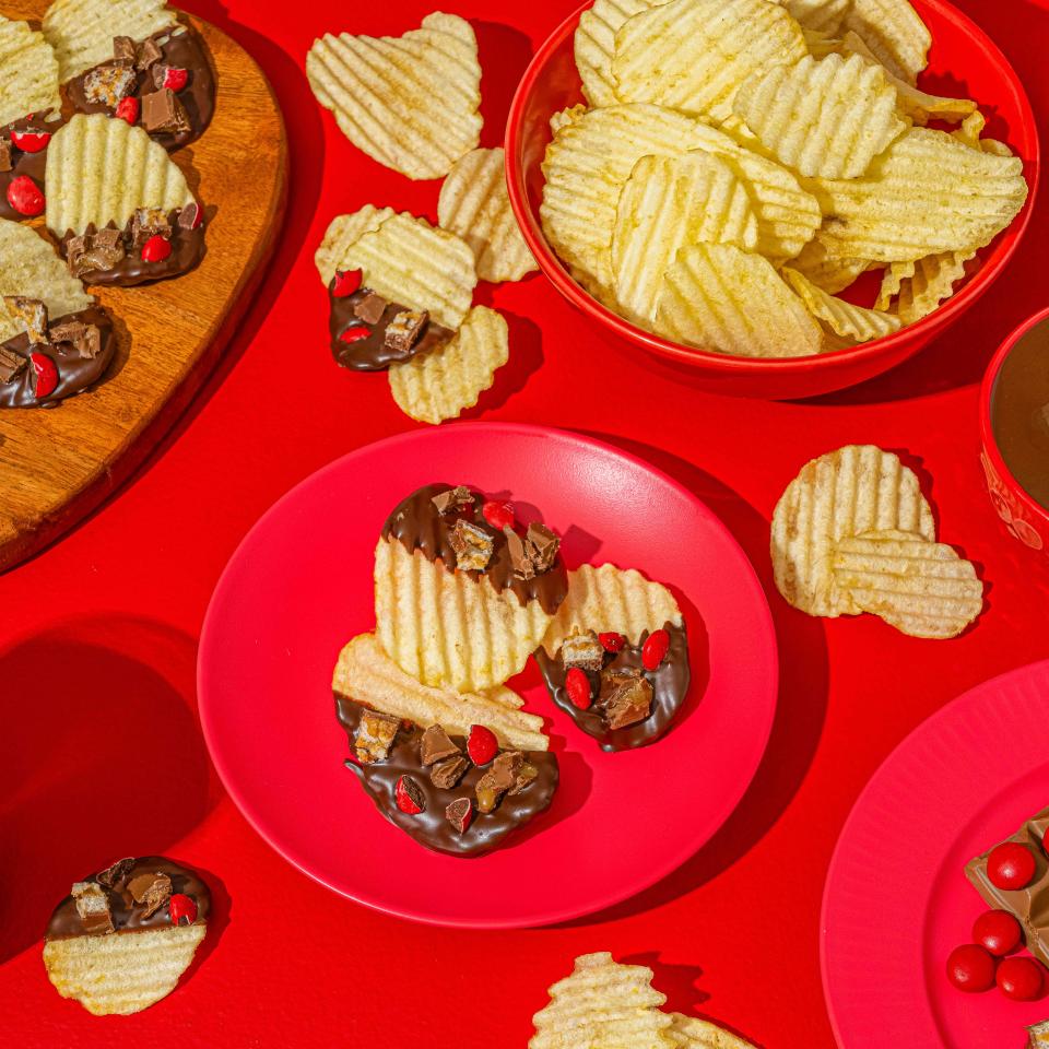 LAY'S® Wavy Fully Loaded Dessert Chips